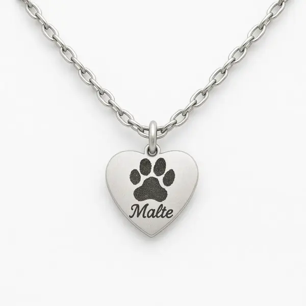 Herzförmige Pfotenabdruck-Halskette aus Edelstahl mit Gravur „Malte“ – personalisierter Schmuck für Tierliebhaber